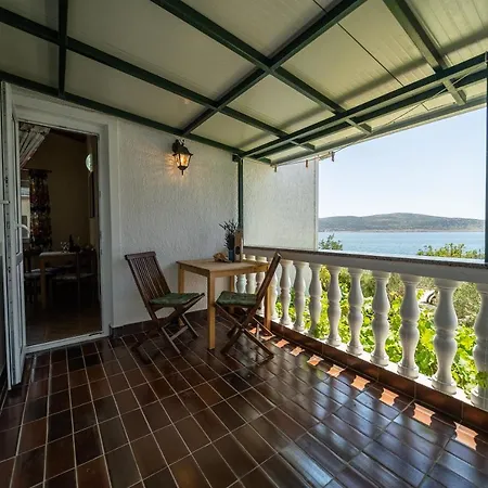 Lanadoti Apartment *